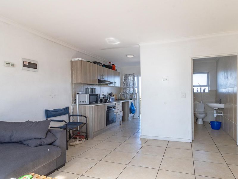 Neat & Low-Maintenance 2-Bedroom, 1-Bath Flat – Perfect for First-Time Buyers or Investors - Photo 8