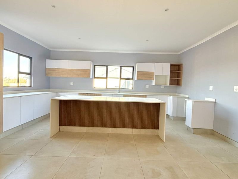 Luxury Family Home in River Goose Estate, Howick - Photo 6