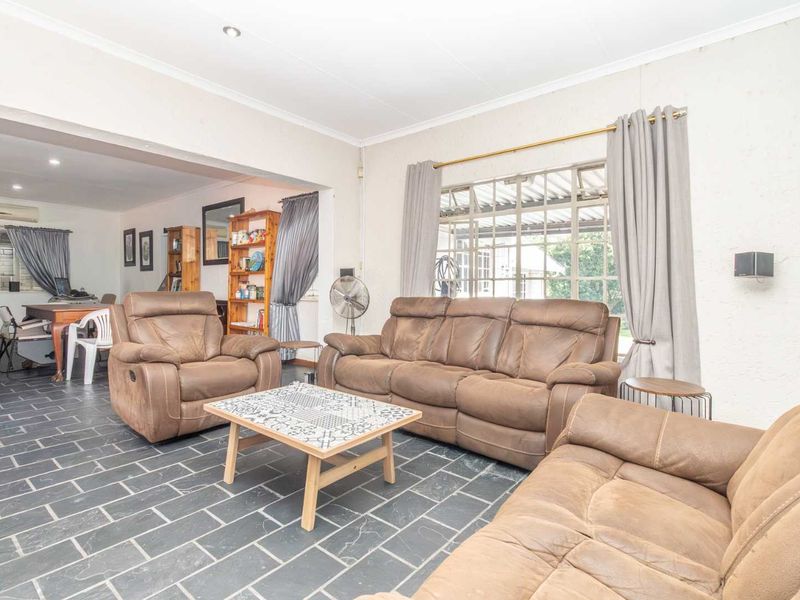 "Eco-Friendly Elegance:  Solar Panels, Inverter and more" - Photo 6