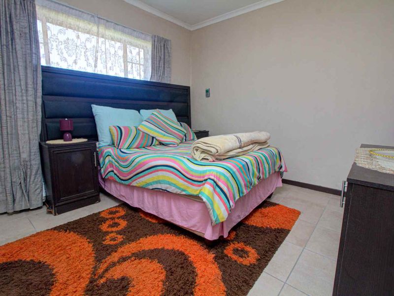 Ground Floor Apartment in Beautifully Kept Complex - Photo 6