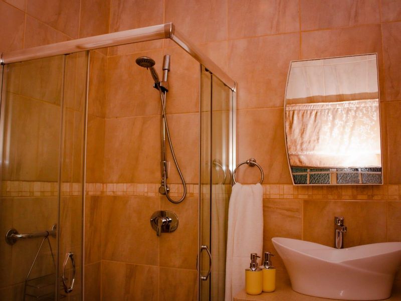 Space, Privacy and Comfort in Sought-After Rietondale - Photo 5