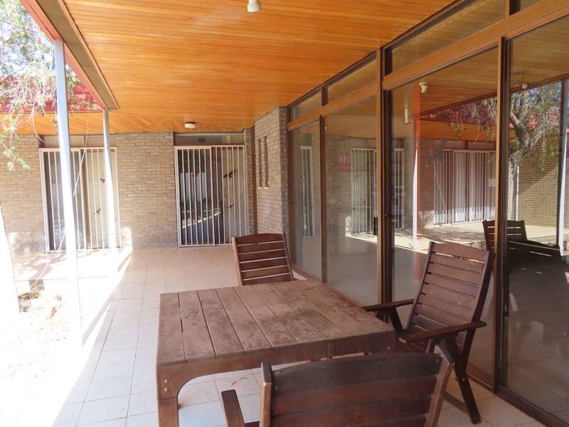 In the heart of Klein Windhoek but needing attention - Photo 3