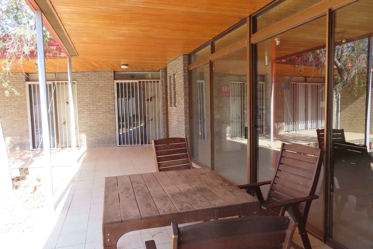 In the heart of Klein Windhoek but needing attention - Photo 3