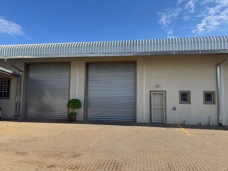 TO LET | Warehouse with Office Component - Photo 8