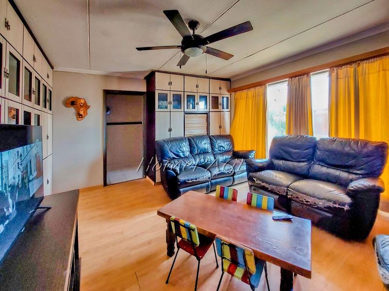 Hermes, Walvis Bay:  Spacious 3 Bedr Home is for sale - Photo 7