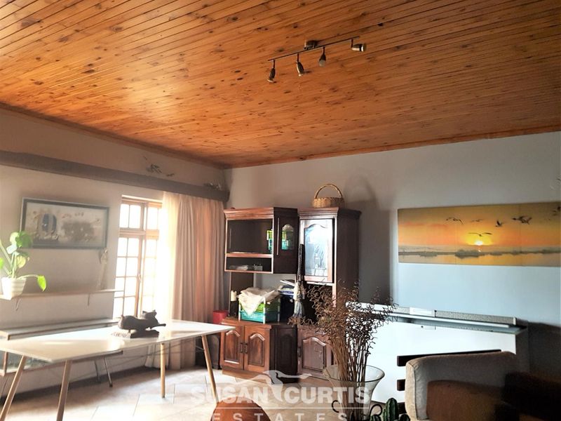 Family Home - Photo 5