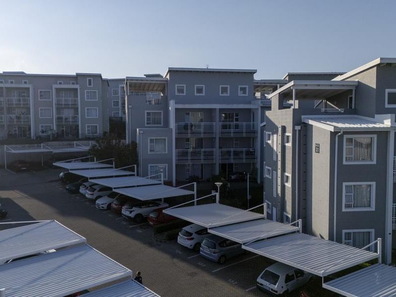 SPACIOUS 3-BEDROOM FIRST-FLOOR UNIT IN SECURE PAULSHOF COMPLEX - Photo 8