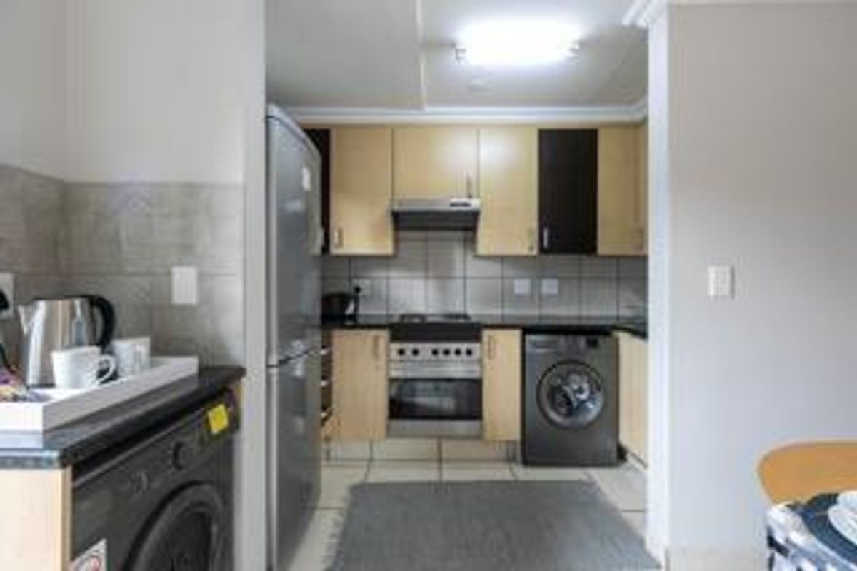 FURNISHED 1 BEDROOM GROUND FLOOR - Photo 3