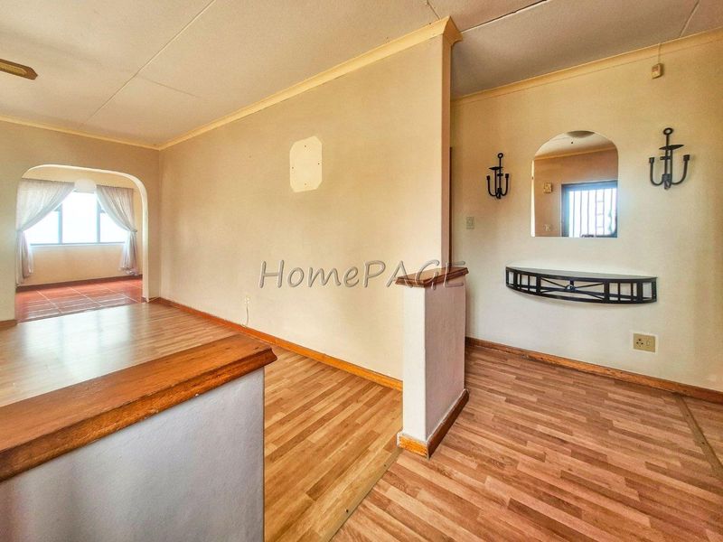 Meersig, Walvis Bay:  Neat Older 4 Bedroom home is for sale - Photo 2