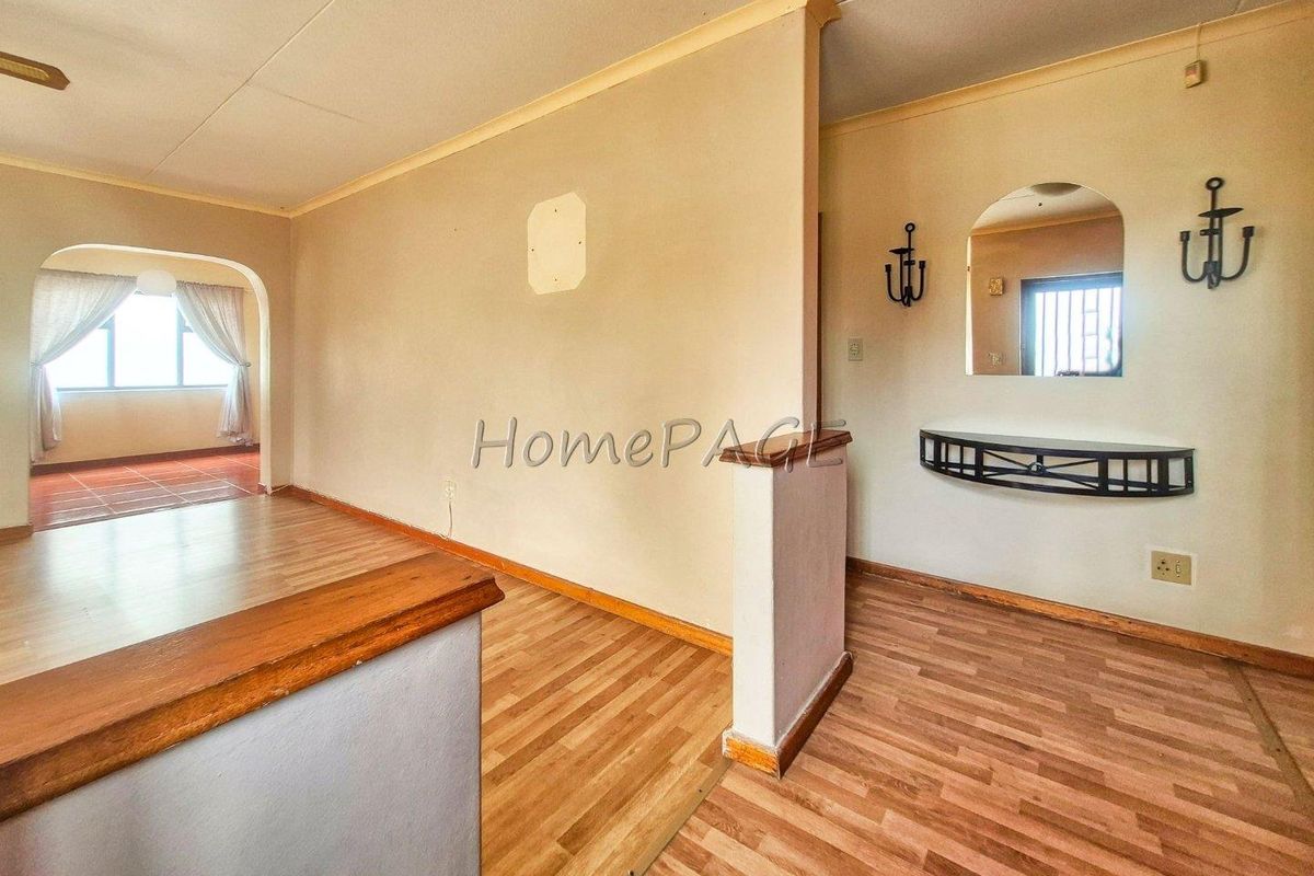 Meersig, Walvis Bay:  Neat Older 4 Bedroom home is for sale - Photo 2