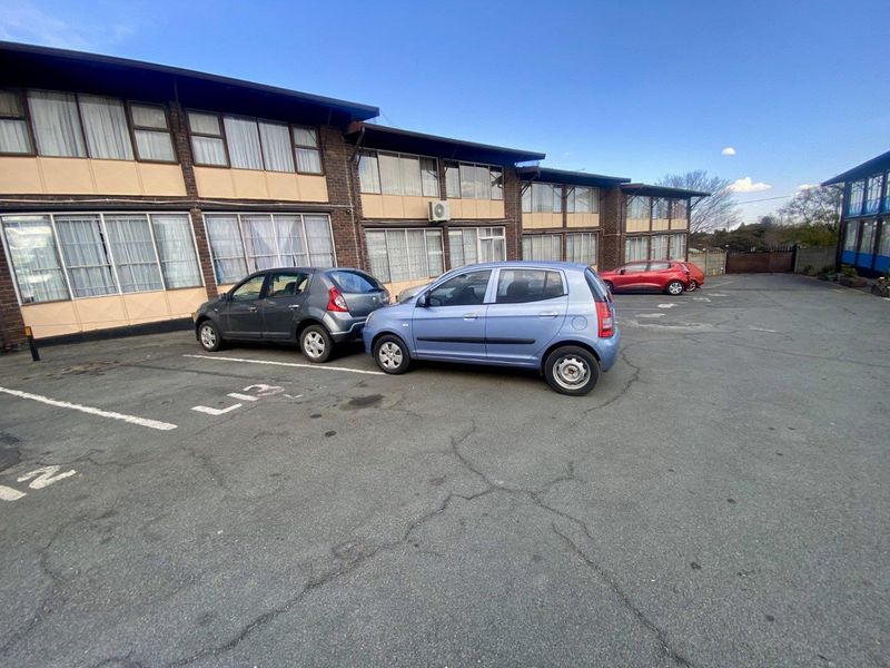 Own your space - Photo 3