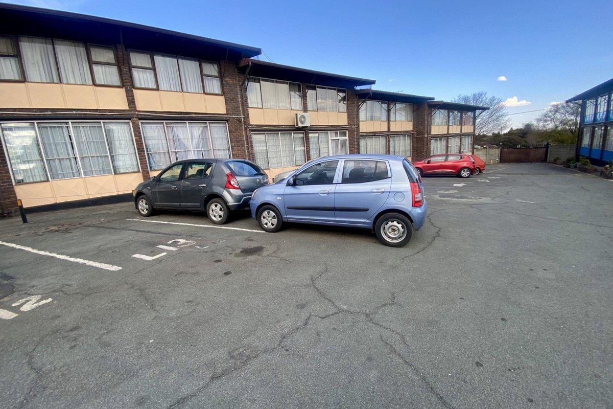 Own your space - Photo 3