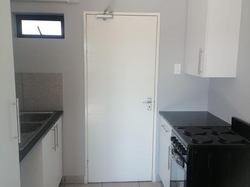 Eagles@Riverside R 560 000 - Neat 2 bed , 1 bath apartment - Photo 9
