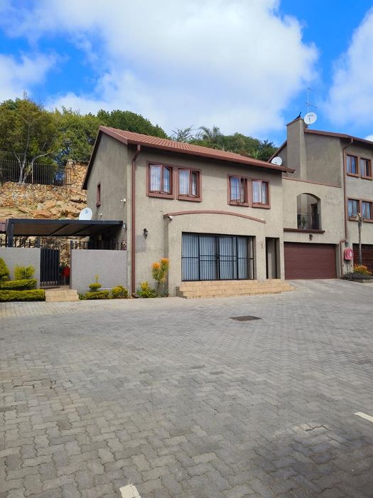 Property #2385366, Townhouse For Sale in Silverton