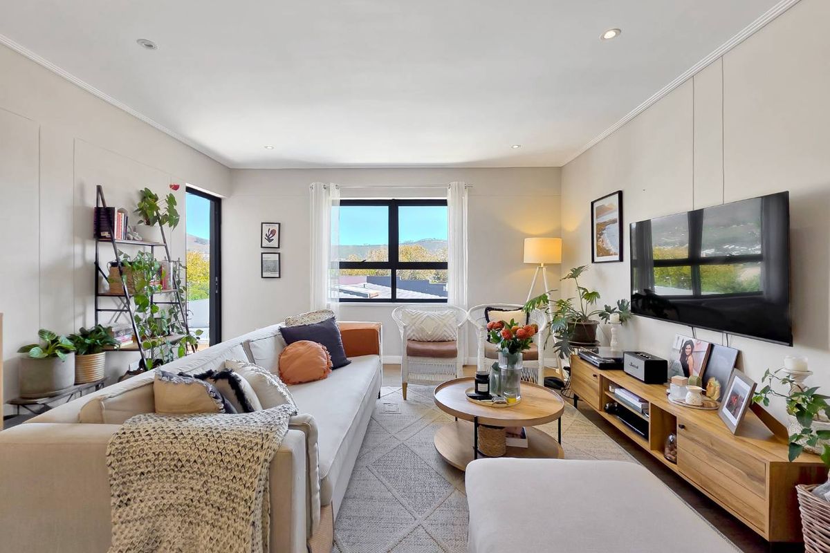 Beautiful Sunny Apartment with Iconic Mountain Views - Photo 4