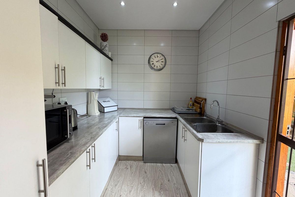 3 or 4 bedroom FAMILY HOME Selling! - Photo 5