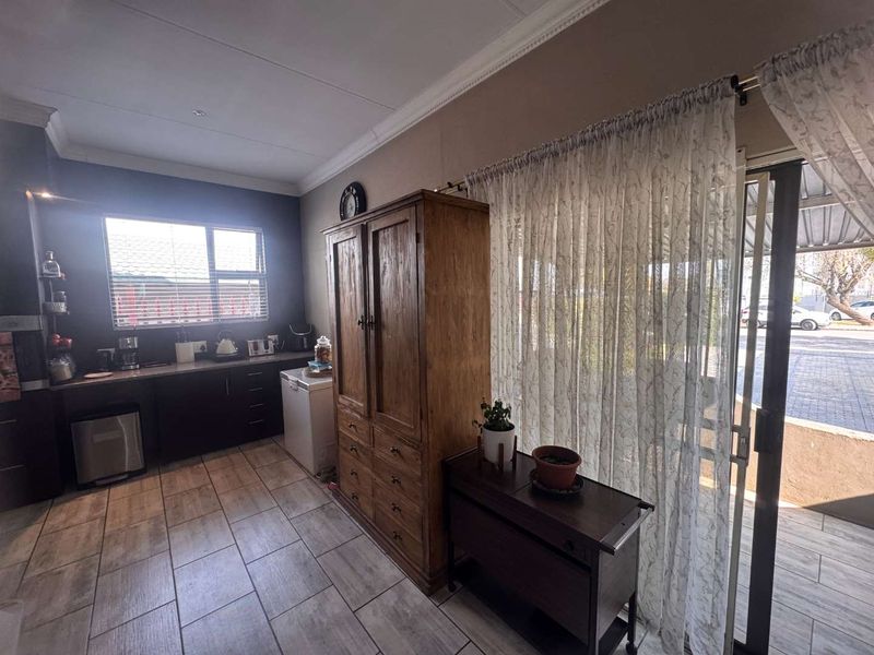 Move In Ready Family Home - Photo 5