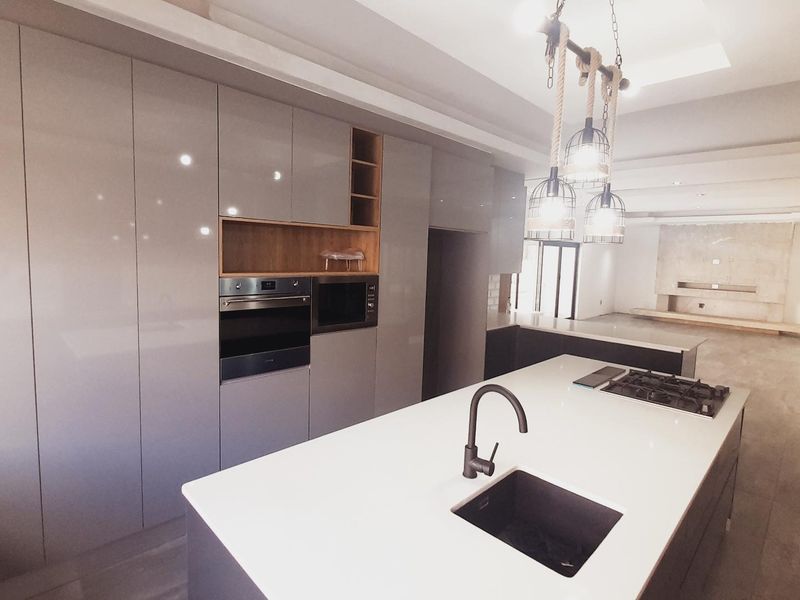 "Unveil Your Dream Home at Gateway Estate: Luxury Awaits - Photo 9