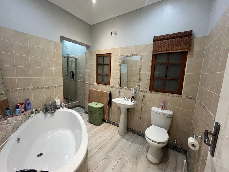 Spacious 5 Bedroom Family Home in Keidebees – Entertainer’s Dream - Photo 5