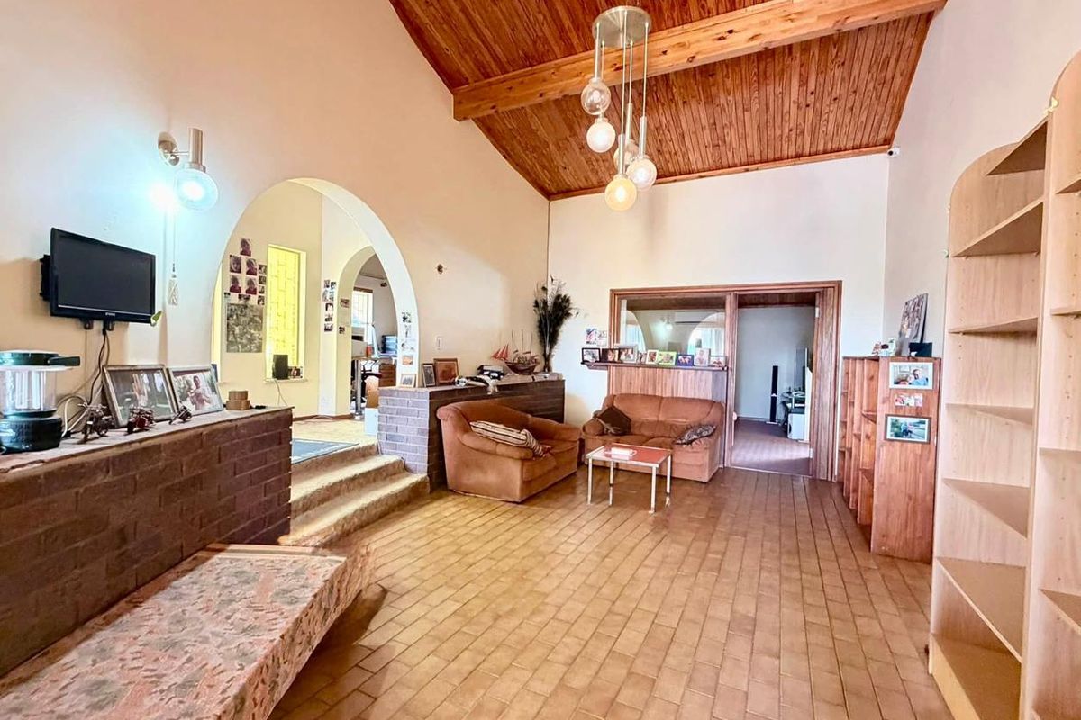 3 Bedroom House For Sale in Olympia - Photo 3