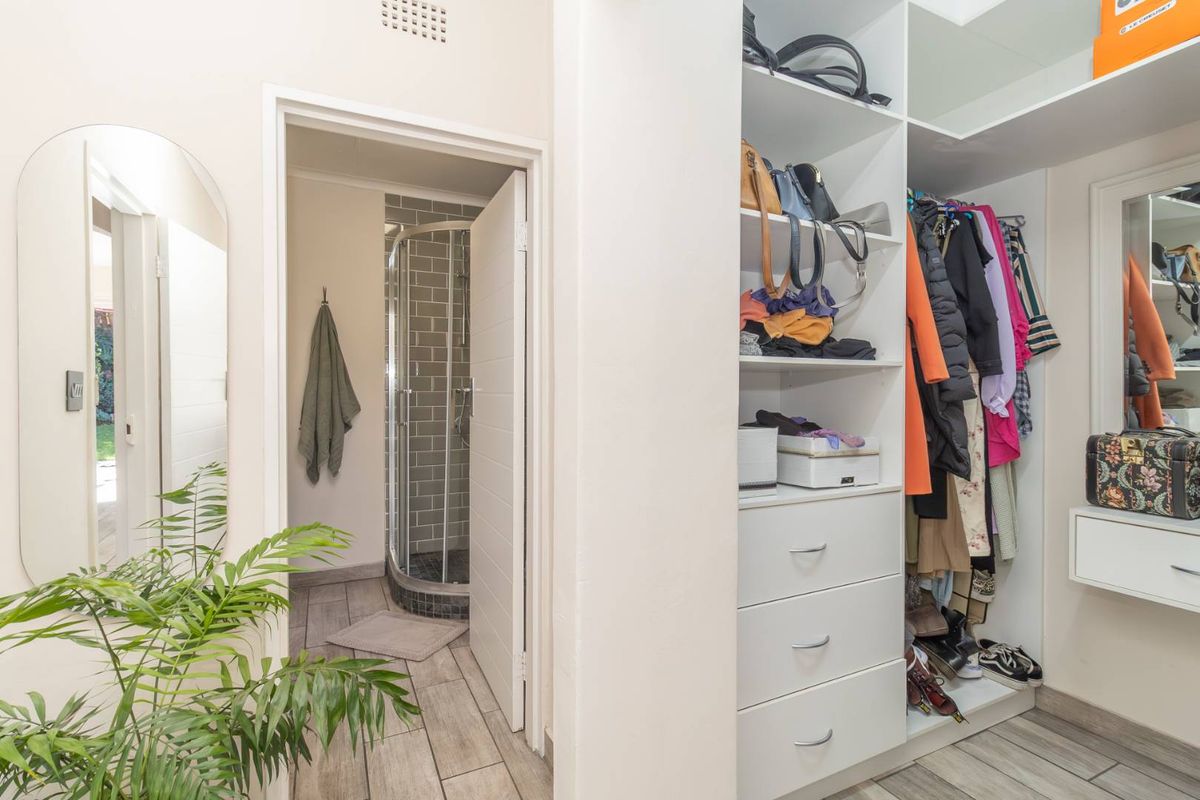 Spacious and Sunny Town house in sought after area of Gallo Manor - Photo 5