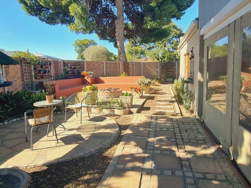 Magnificent Family home with Dual living options - Photo 5