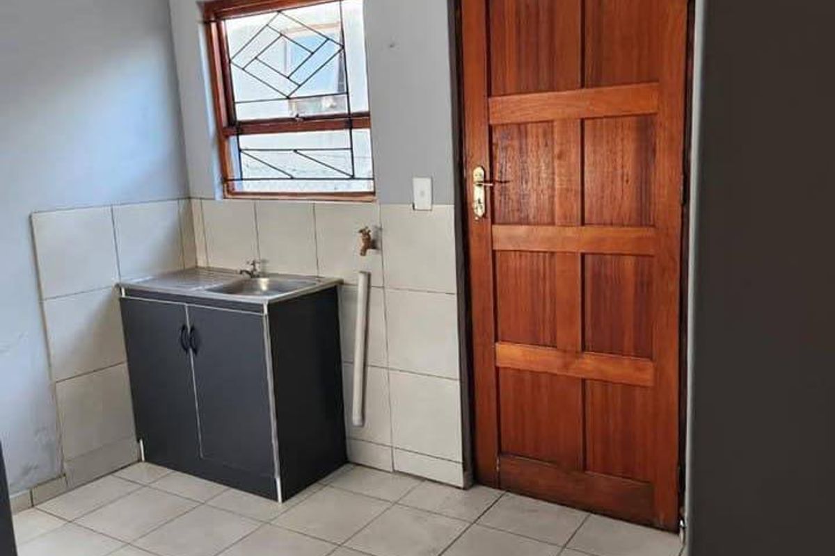 Charming 3-Bedroom House for Rent in Harare - Photo 4