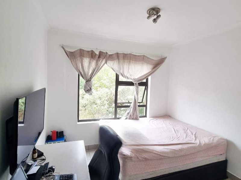 Chic Living: Modern 1-Bed in Sought-After Complex! - Photo 10