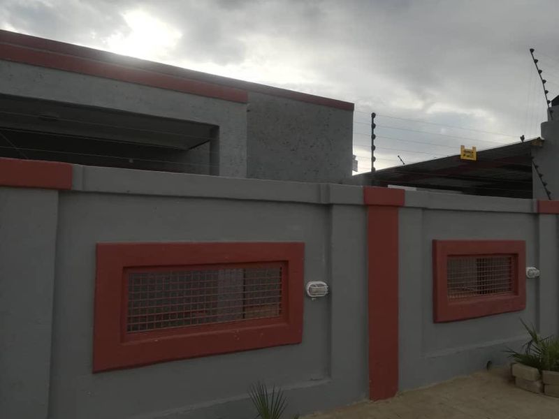 Okahandja- For Sale Neat 3 Bedroom House - Photo 3