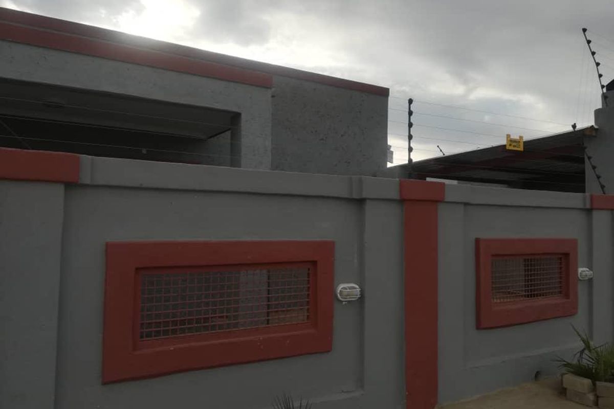 Okahandja- For Sale Neat 3 Bedroom House - Photo 3