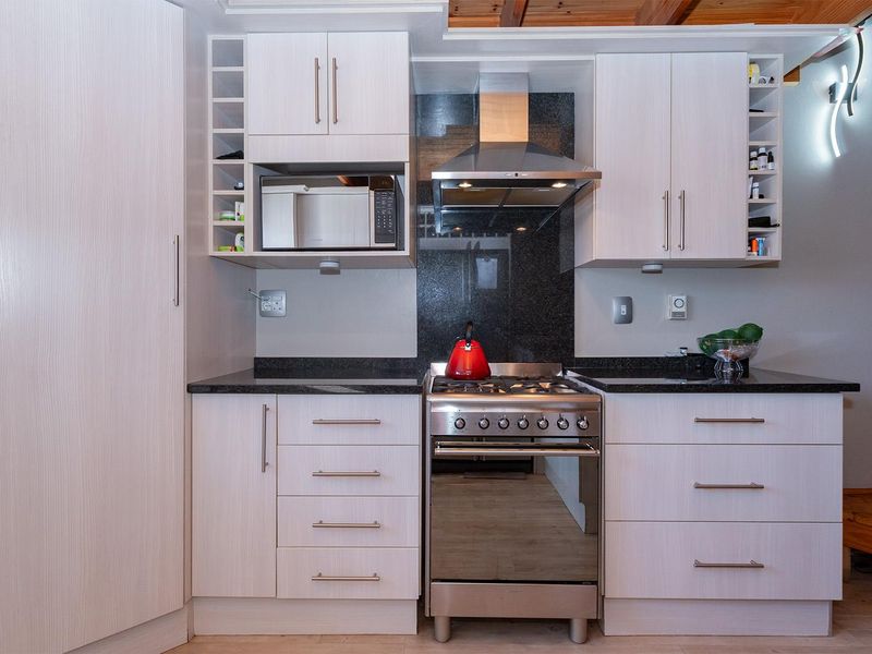 Stunning 3 bedroom 2 bathroom family home for sale in Pomona - Photo 6