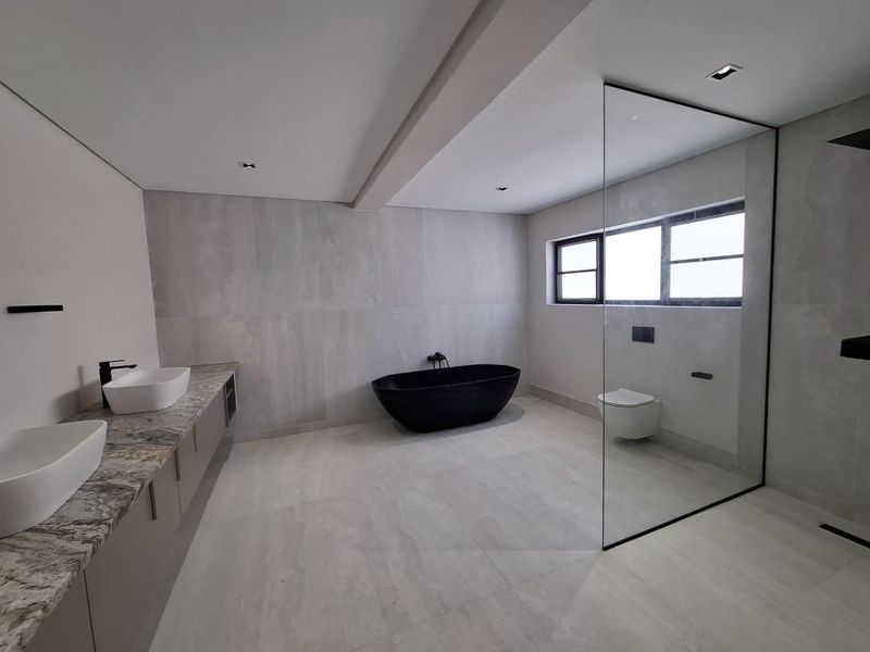 Exquisite New Home with Breathtaking Views – Ludwigsdorf N$13,000,000 - Photo 2