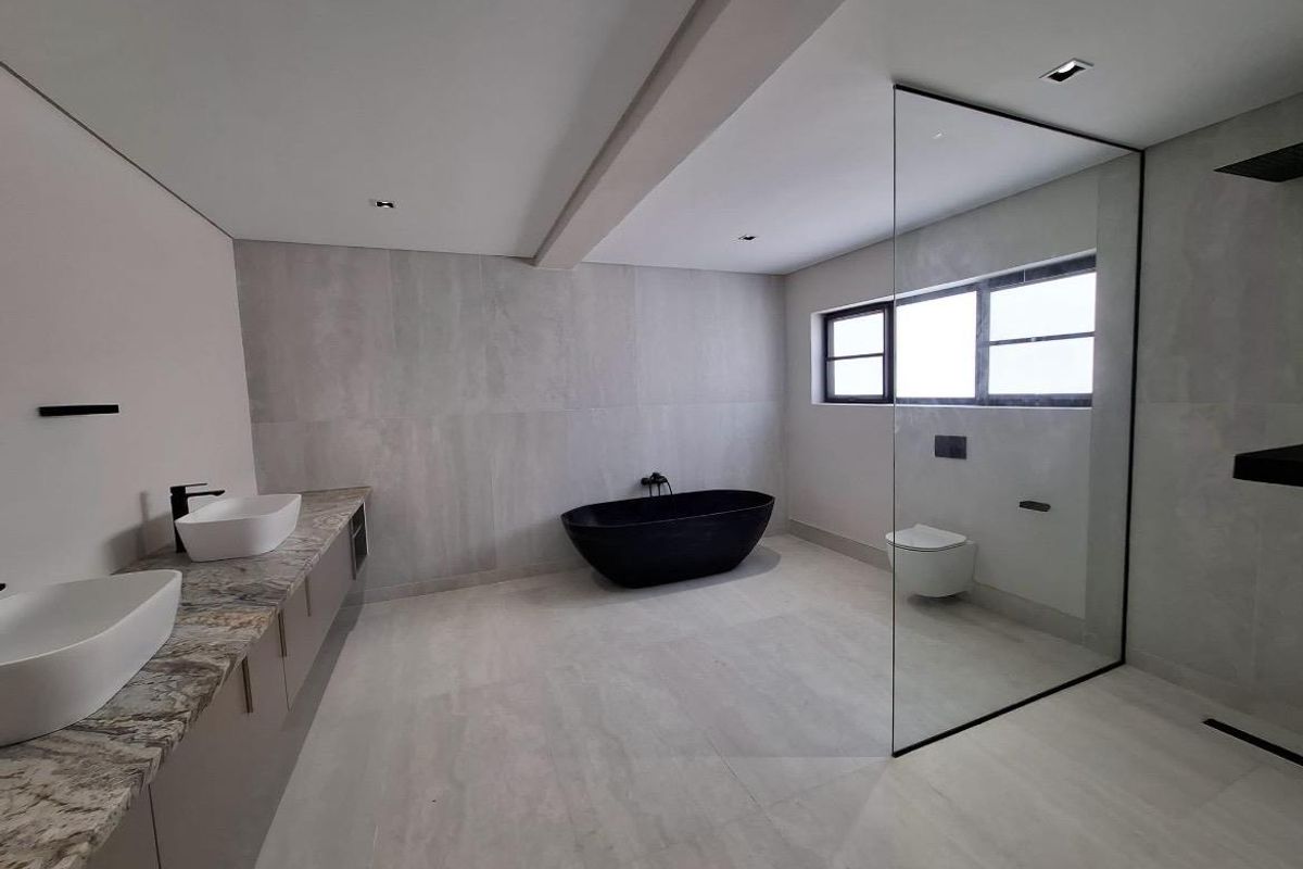 Exquisite New Home with Breathtaking Views – Ludwigsdorf N$13,000,000 - Photo 2