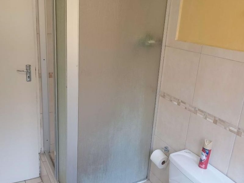 A cosy lock up and go townhouse to rent - Photo 10