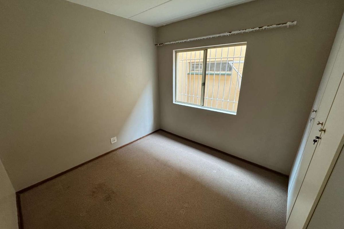 Two Bedroom Townhouse For Sale - Photo 5