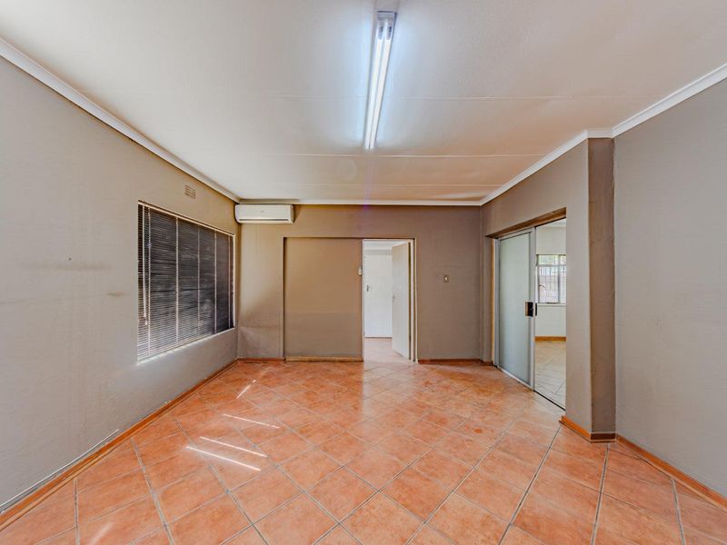 PRIME COMMERCIAL PROPERTY IN THE HEART OF RIVIERA - Photo 7