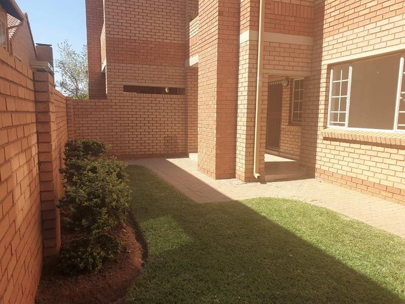 Load-Shedding Free Area - Ground Floor Unit! - Photo 6