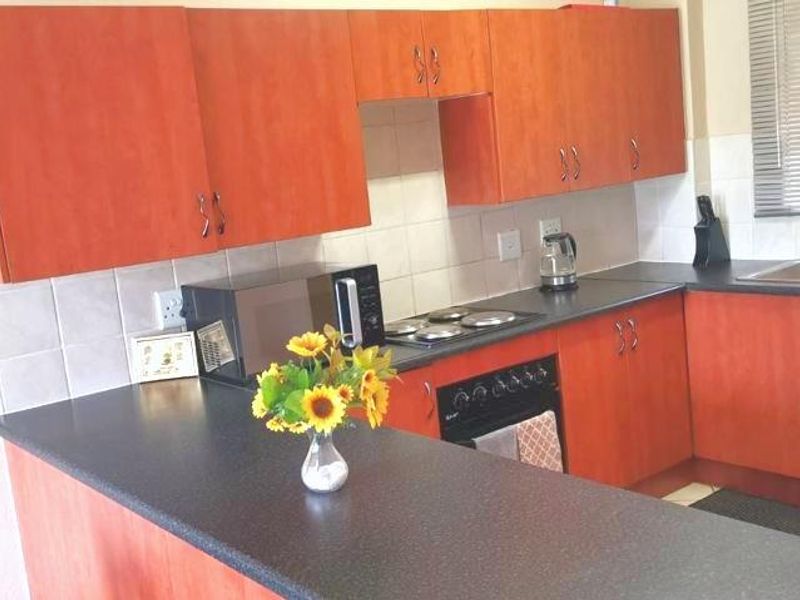 Wow well sized ground floor apartment in a well maintained complex in Honeydew. - Photo 7