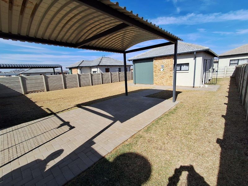 2 Bedroom Full Title Home in Secure Complex - Photo 6