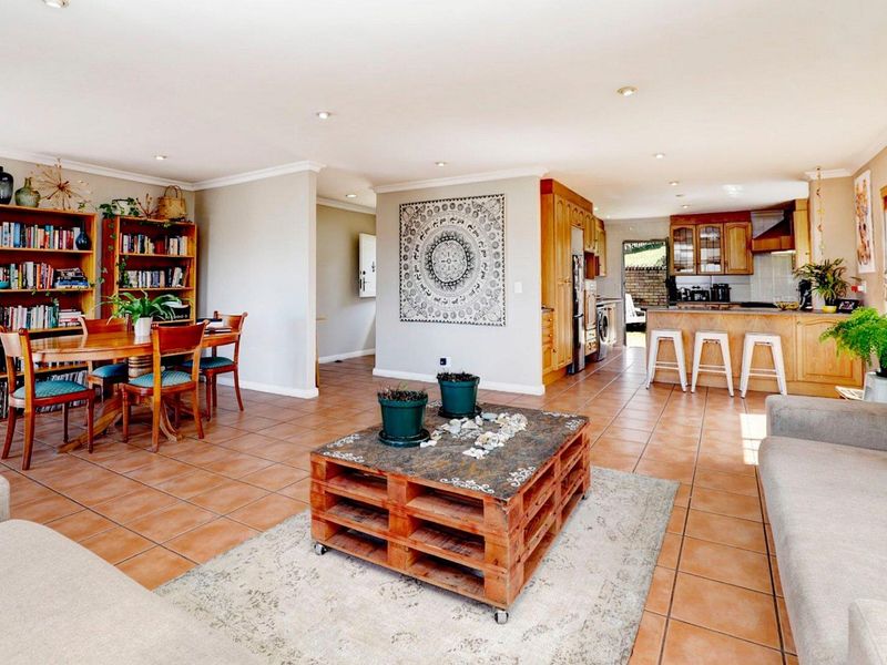 Townhouse, ideal for dual living, in popular security estate bordering golf course - Photo 6