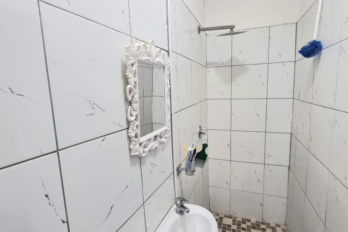 HOUSE & BAR FOR SALE IN HAKAHANA - Photo 4