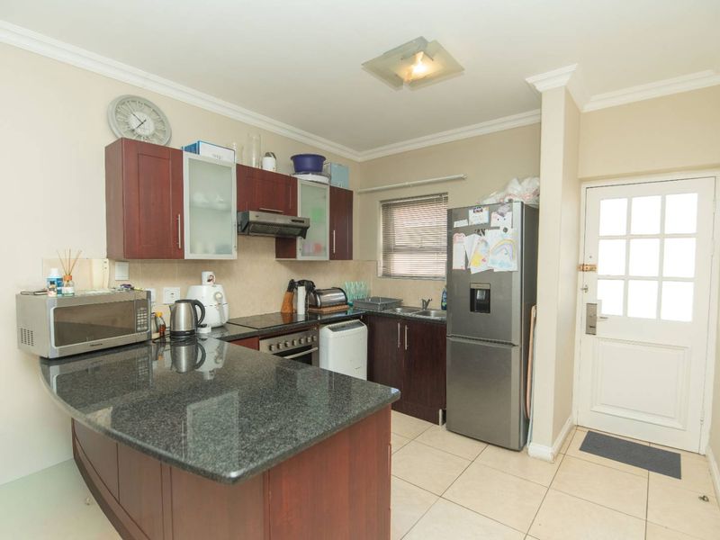 Comfortable Living - Photo 6