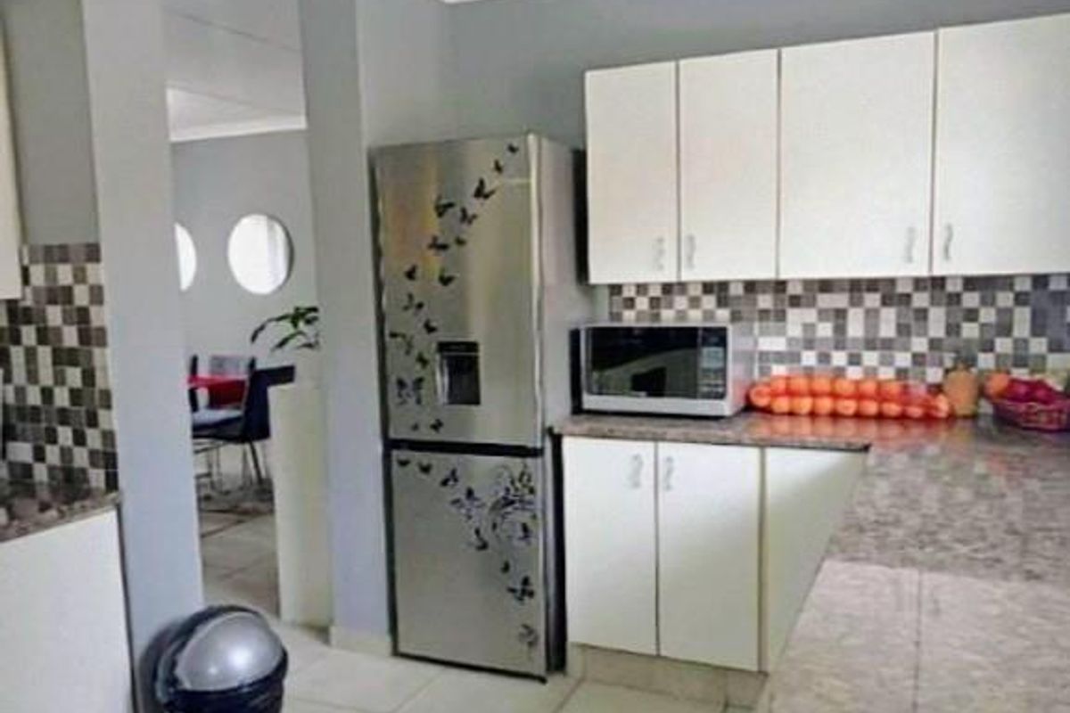 Stylish and Spacious 3-Bedroom Townhouse to Rent - Photo 5