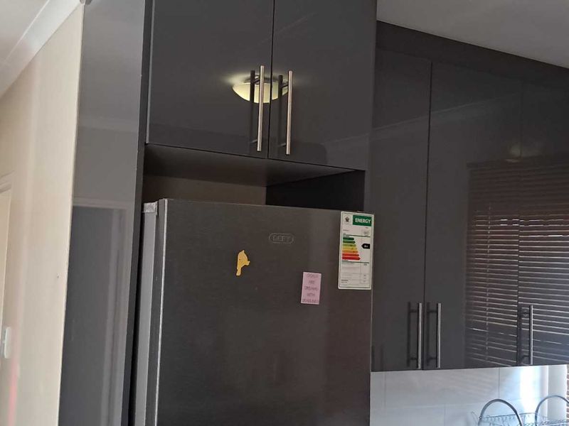 A beautiful 2 bedroom house in The Orchards - Photo 5