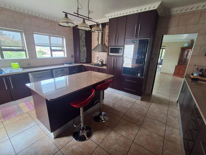 LOVELY FAMILY HOME IN THE HEART OF MULBARTON - Photo 2