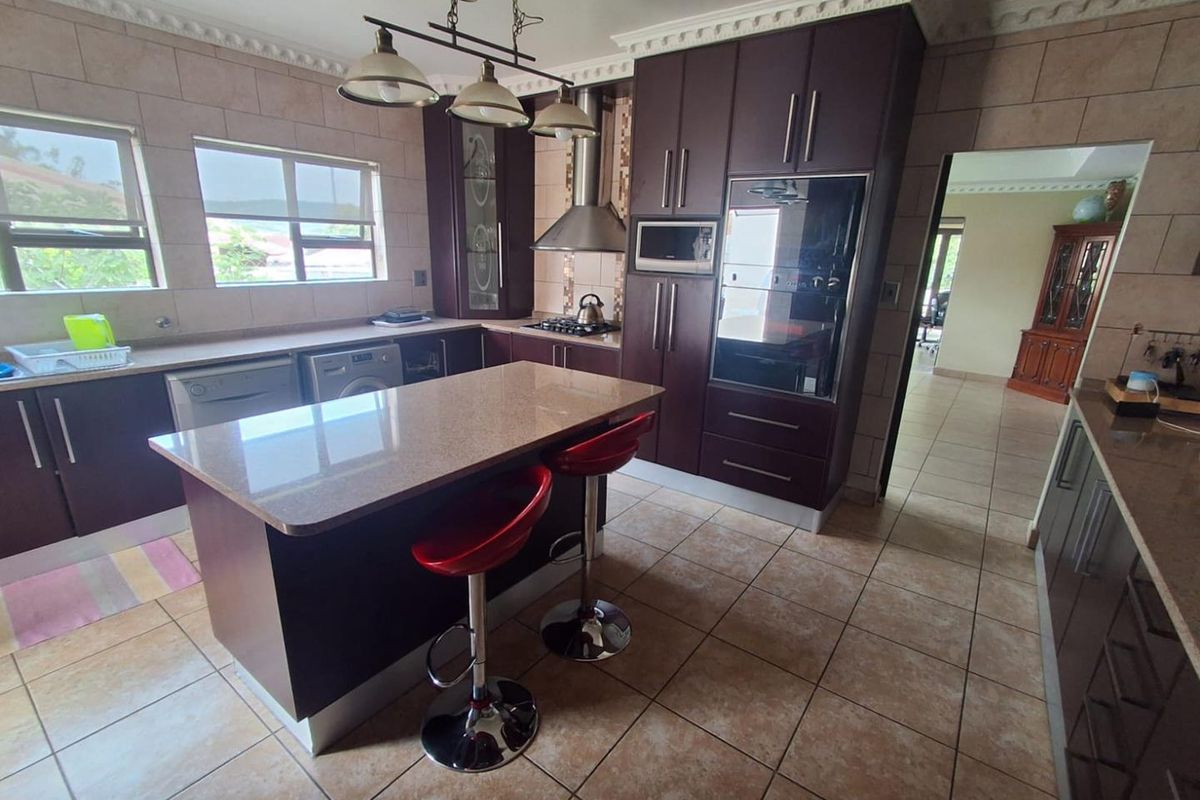 LOVELY FAMILY HOME IN THE HEART OF MULBARTON - Photo 2