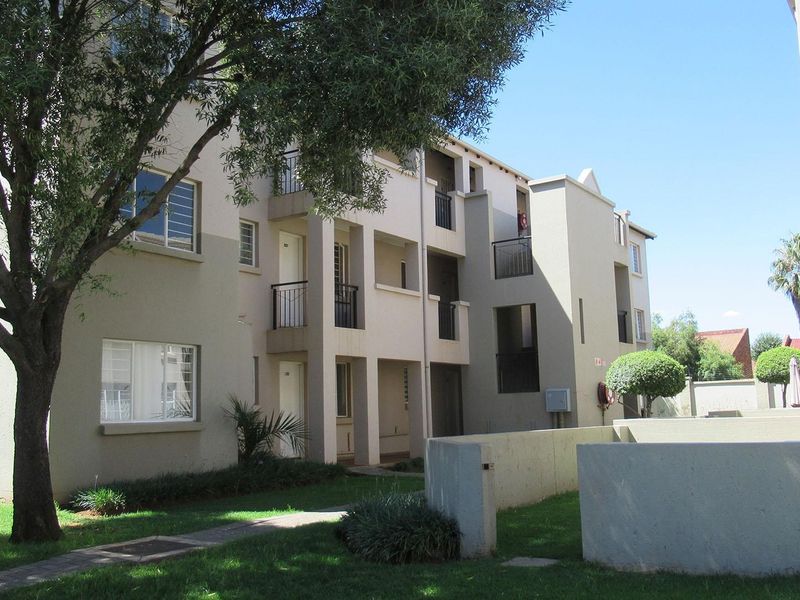 Townhouse For Sale in Boksburg - Photo 4