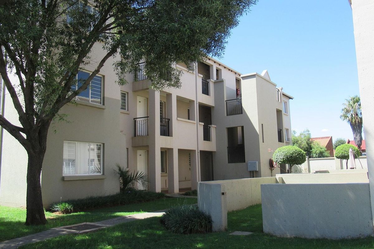 Townhouse For Sale in Boksburg - Photo 4