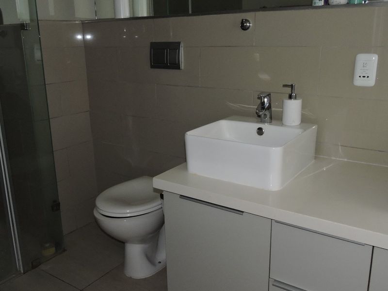 Modern 2-bedroom Simplex apartment in Menlo Park - Photo 7