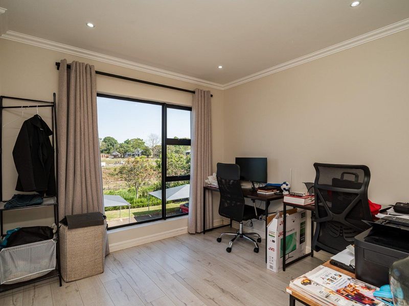 TURN KEY LOCK-UP & GO IN EVER POPULAR EMBERTON ESTATE! - Photo 8